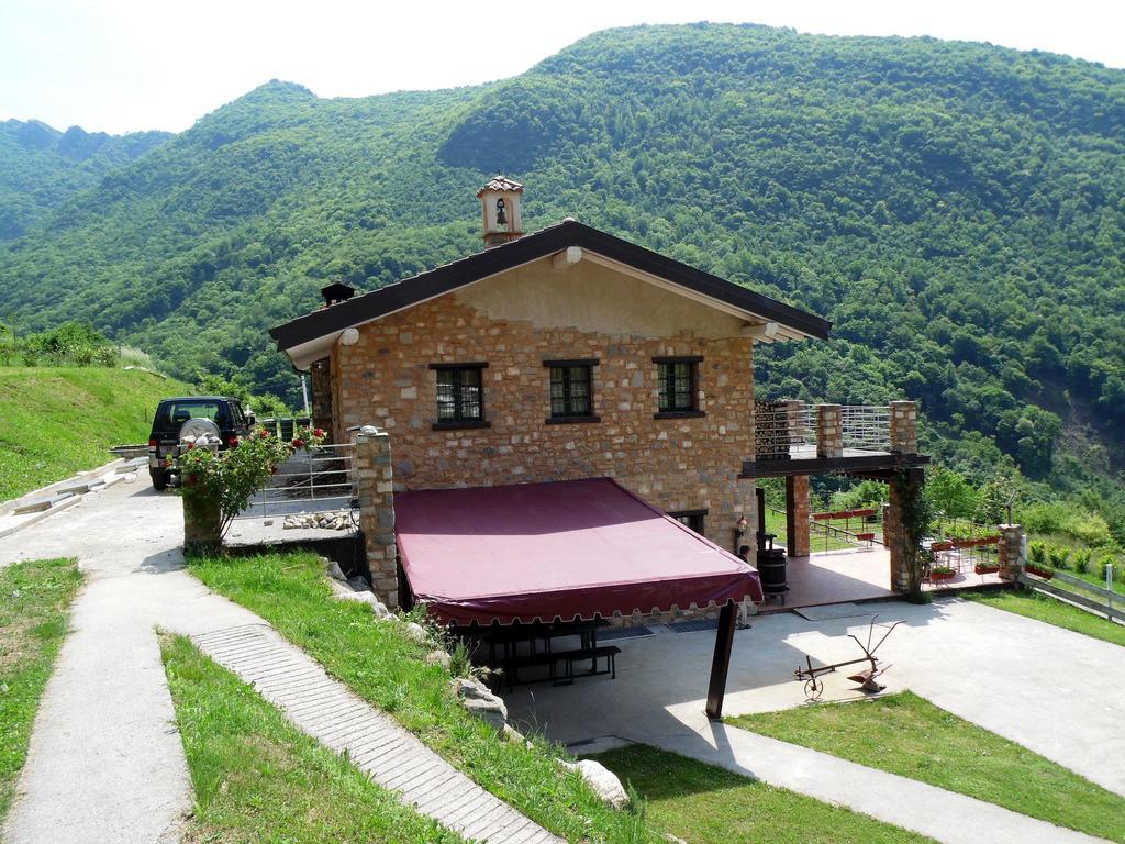 Beautiful Chalet With Swimming Pool In Lombardy Villa Marone Esterno foto