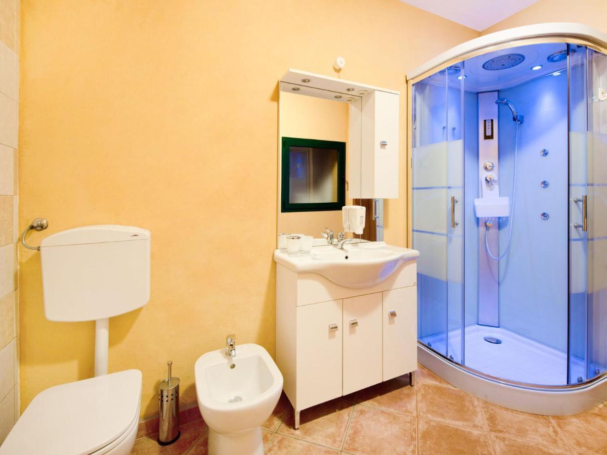 Beautiful Chalet With Swimming Pool In Lombardy Villa Marone Esterno foto
