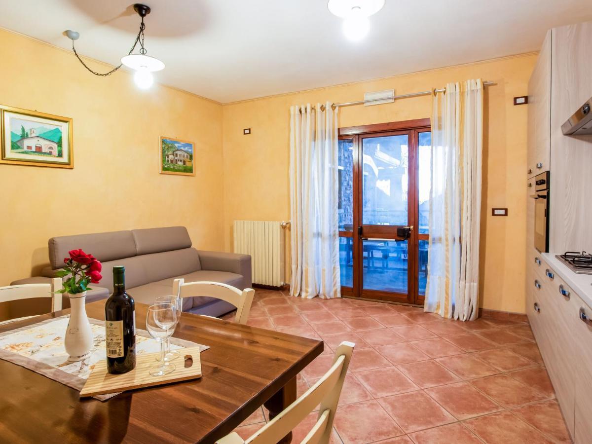 Beautiful Chalet With Swimming Pool In Lombardy Villa Marone Esterno foto