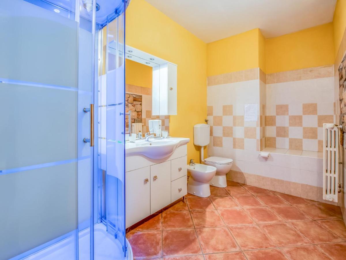 Beautiful Chalet With Swimming Pool In Lombardy Villa Marone Esterno foto