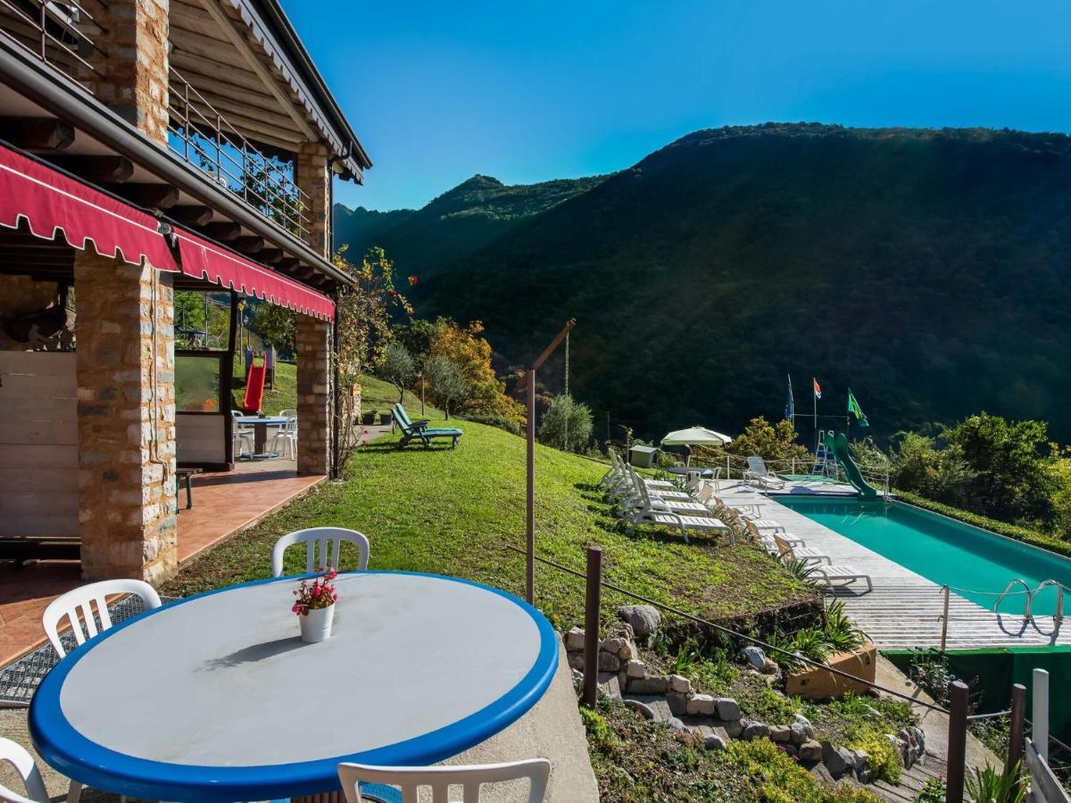 Beautiful Chalet With Swimming Pool In Lombardy Villa Marone Esterno foto