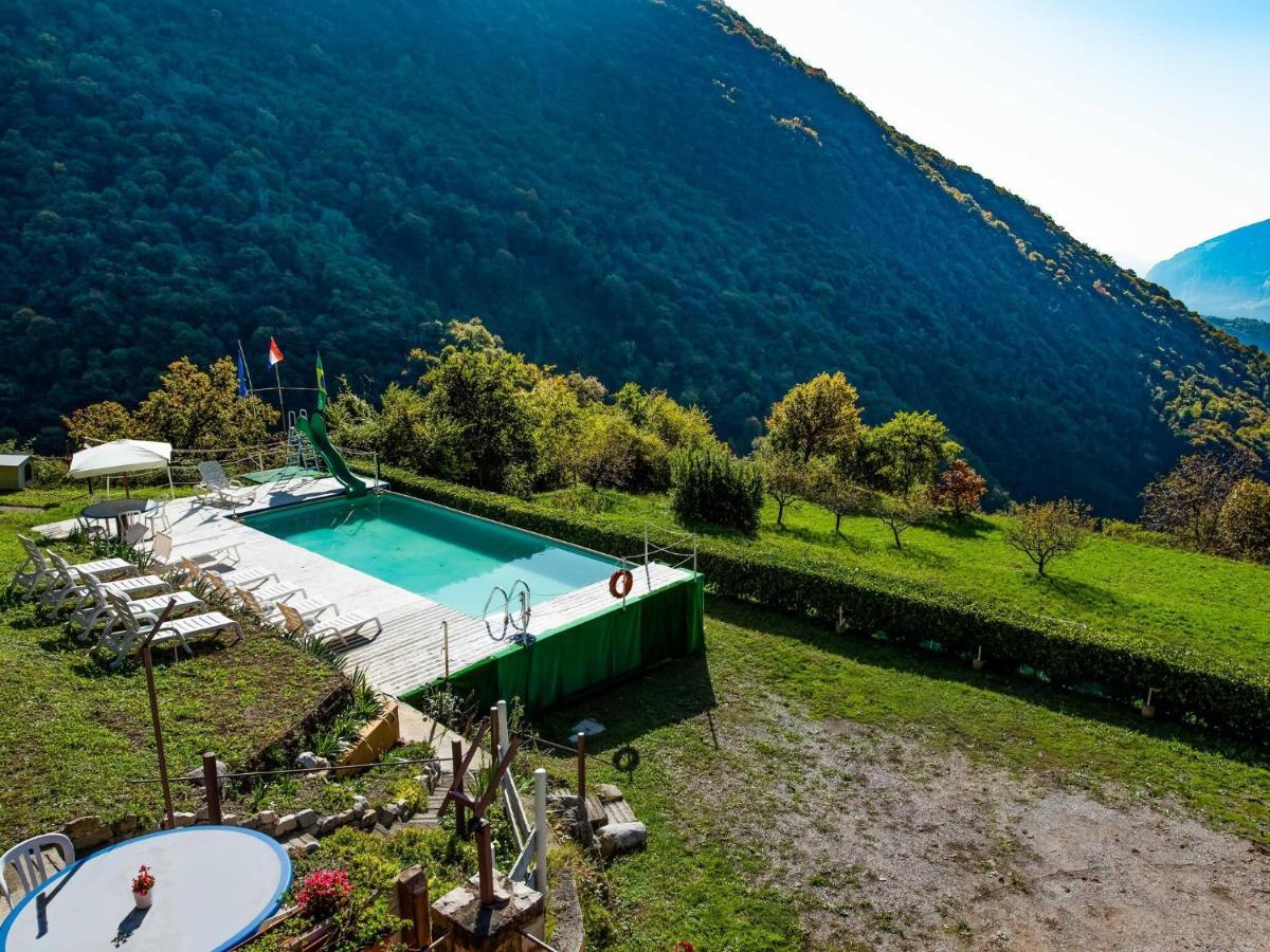 Beautiful Chalet With Swimming Pool In Lombardy Villa Marone Esterno foto